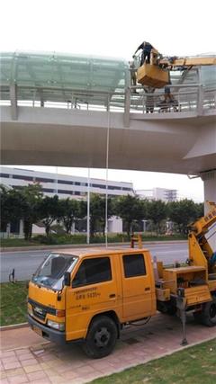 高空作業(yè)解決方案專家 花都譽恒機械提供外墻玻璃清洗及吸污服務(wù)
